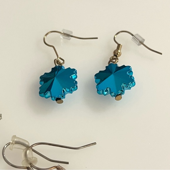 Lot 3 Vintage Christmas Earrings Snowflakes Gold Tone Silver Tone Blue Beaded - Picture 6 of 16